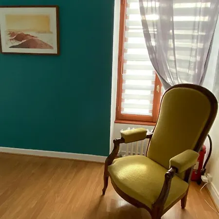 Πανσιόν A L'aube Des Volcans Charbonnières-les-Vieilles