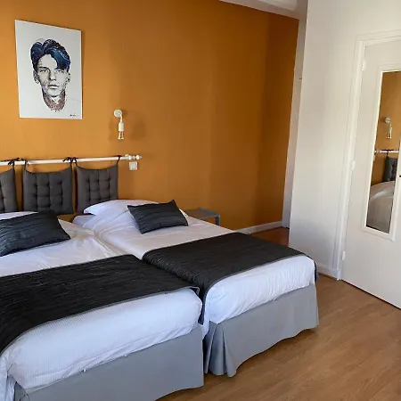 Πανσιόν A L'aube Des Volcans 3*