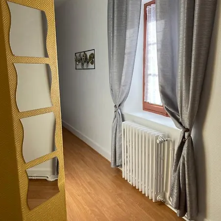 Πανσιόν A L'aube Des Volcans Charbonnières-les-Vieilles