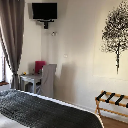 A L'aube Des Volcans Πανσιόν 3*