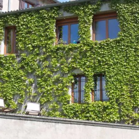 Πανσιόν A L'aube Des Volcans