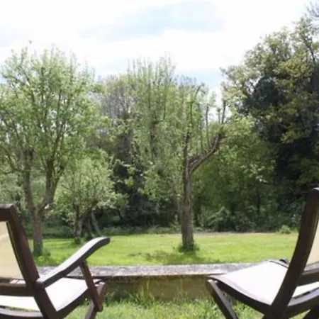 Πανσιόν A L'aube Des Volcans 3*