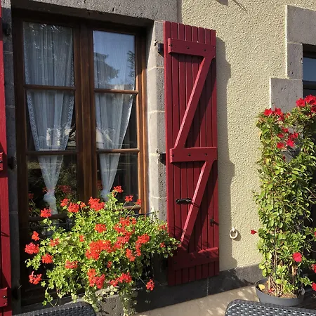 A L'aube Des Volcans Πανσιόν Charbonnières-les-Vieilles