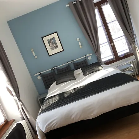 Πανσιόν A L'aube Des Volcans 3*