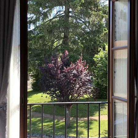 Πανσιόν A L'aube Des Volcans Charbonnières-les-Vieilles