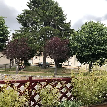 A L'aube Des Volcans Pensionat Charbonnières-les-Vieilles