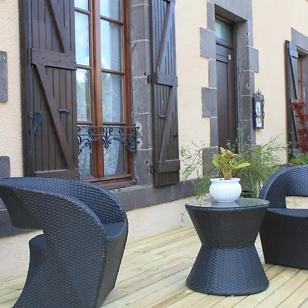 Πανσιόν A L'aube Des Volcans