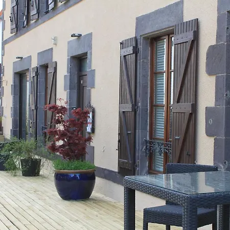 Πανσιόν A L'aube Des Volcans 3*