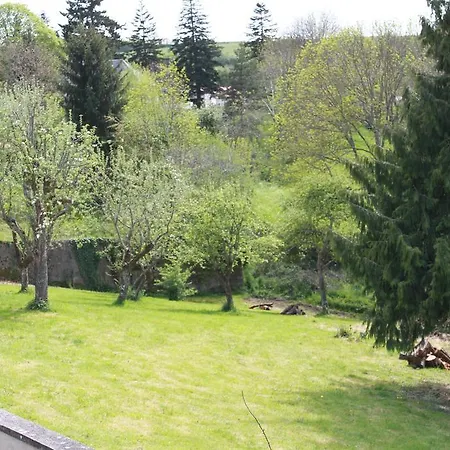 Πανσιόν A L'aube Des Volcans